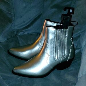 No Boundaries Women's MTC Silver Western Boots Size 6